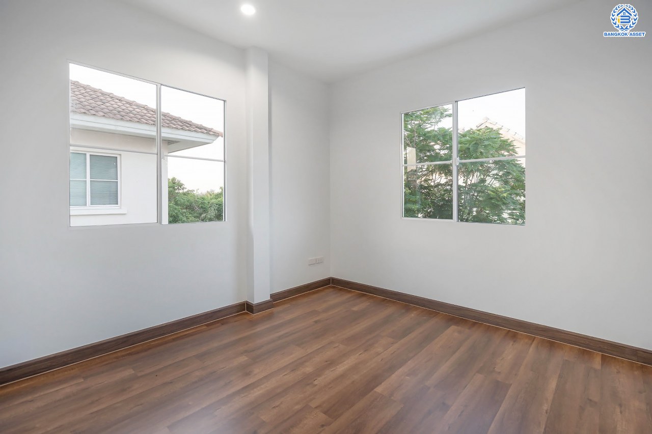 บ้านมือสองตกแต่งใหม่ โครงการ ชลลดา วัดลาดปลาดุก คุณภาพระดับ L&H บนเนื้อที่ 51.3 ตร.ว. ฟังก์ชัน 3 ห้องนอน 2 ห้องน้ำ 1 ที่จอดรถ บนทำเลศักยภาพ เชื่อมต่อหลายเส้นทาง ใกล้รถไฟฟ้าสายสีม่วง "สถานีคลองบางไผ่" และเซ็นทรัลเวสท์เกต...